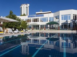Fresenius Medical Care Antalya Tatilde Diyaliz Merkezi’ndeki yüzme havuzu