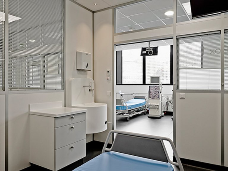 NephroCare merkezi – ayrı tedavi odası