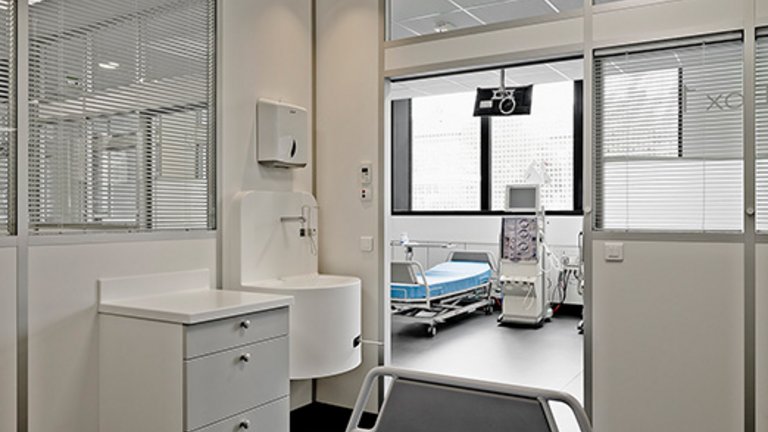 NephroCare merkezi – ayrı tedavi odası