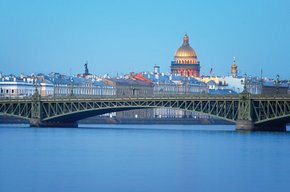 St. Petersburg'da bir köprü